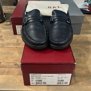 Gorgeous Bally navy leather loafers with lug sole